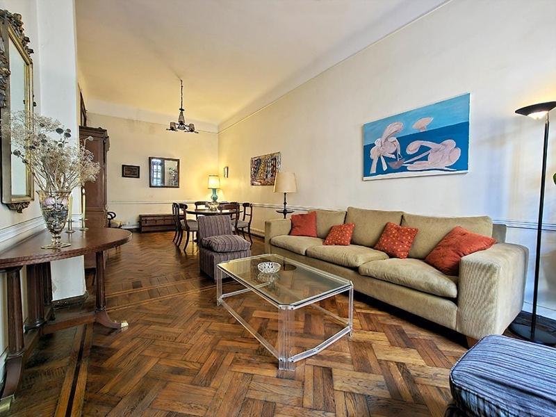 Apartamento Comodo Centro: Convenient Near Gastronomy Hubs *